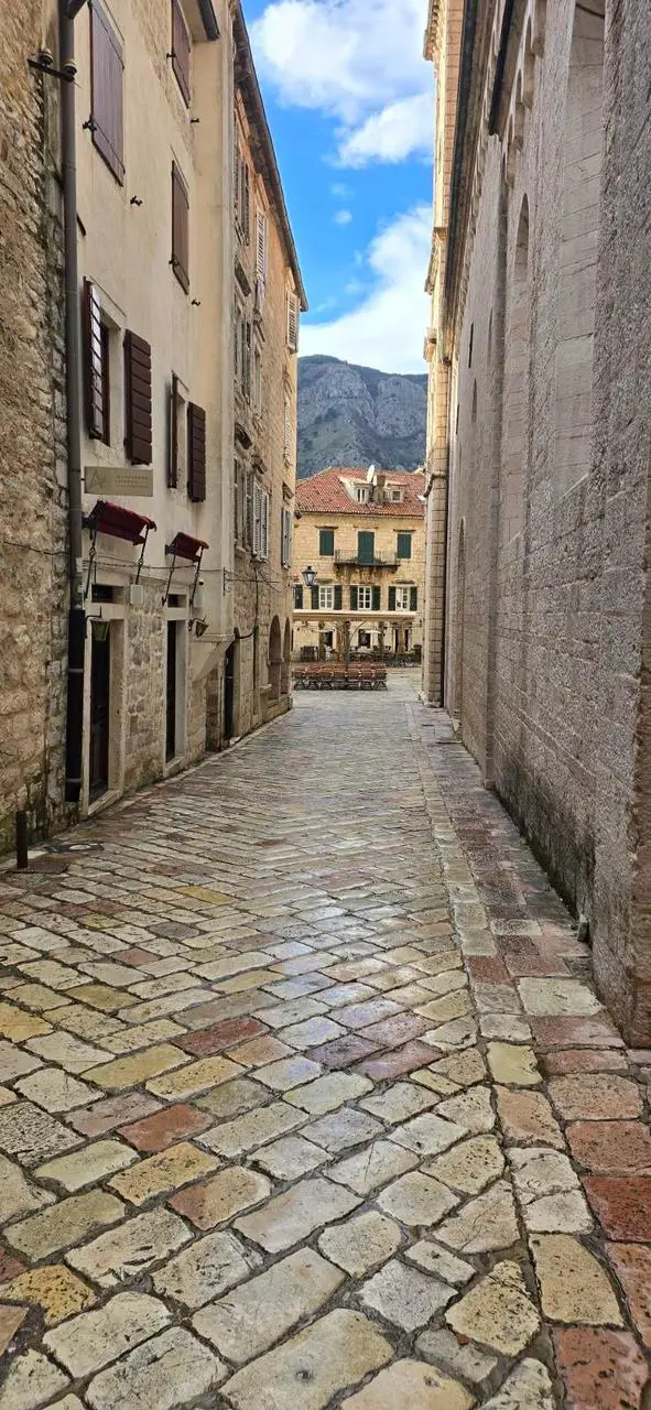 Trosoban-stan-u-Starom-gradu-Kotor-1 Trosoban stan 72 m² – Kotor — fotografija 2
