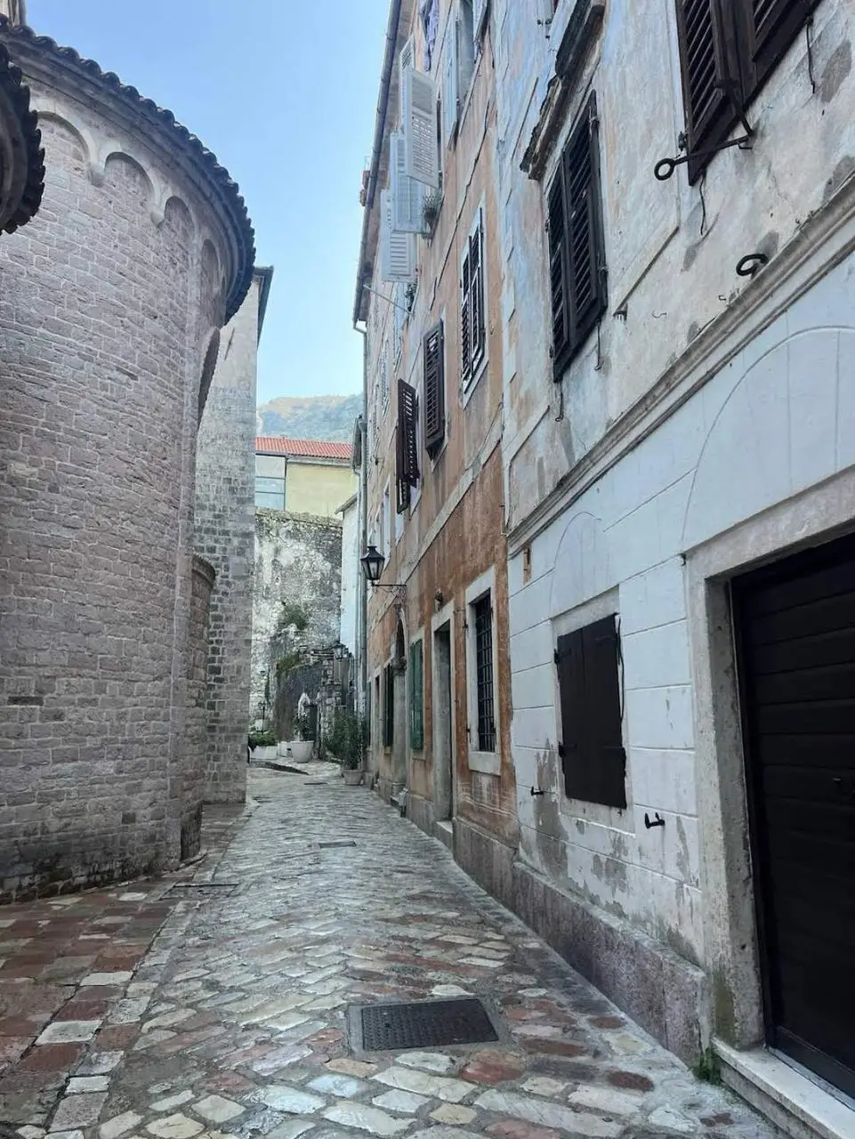 Trosoban-stan-u-Starom-gradu-Kotor-2 Trosoban stan 72 m² – Kotor — fotografija 3