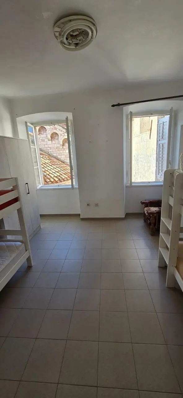 Trosoban-stan-u-Starom-gradu-Kotor-4 Trosoban stan 72 m² – Kotor — fotografija 5