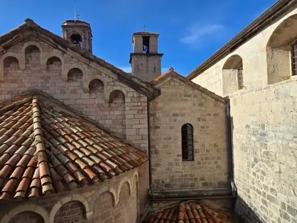 Trosoban stan 72 m² – Kotor — fotografija 9