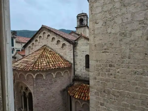 Trosoban stan 72 m² – Kotor — fotografija 10