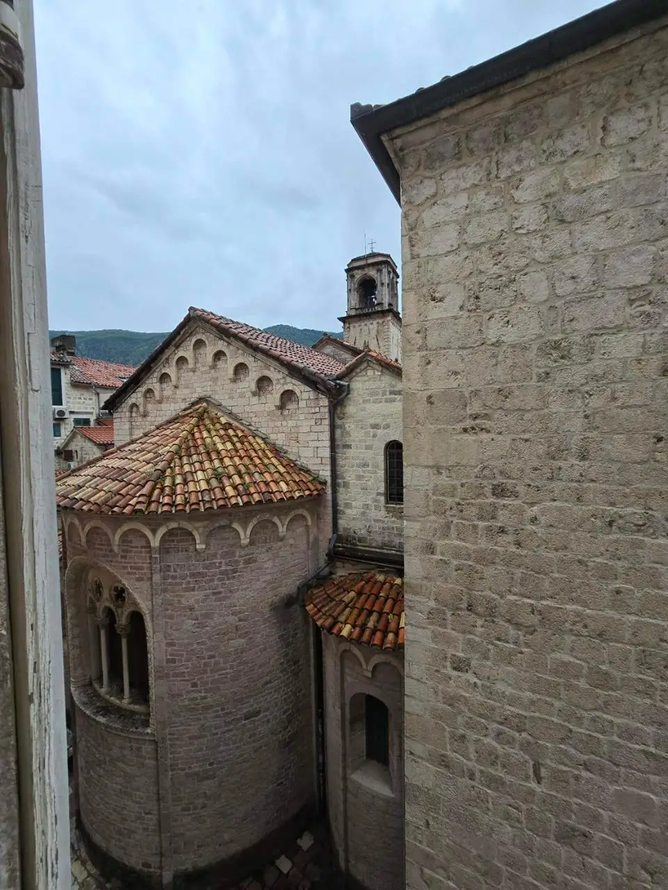 Trosoban-stan-u-Starom-gradu-Kotor-9 Trosoban stan 72 m² – Kotor — fotografija 10