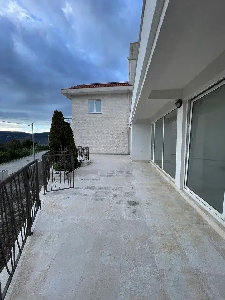 Trosoban-stan-sa-terasom-na-Topli-Herceg-Novi-5 Trosoban stan 103 m² – Topla, Herceg Novi — fotografija 6