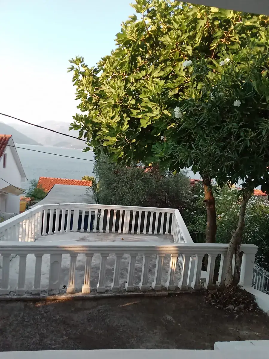 Kuca-sa-pogledom-na-zaliv-Krasici-Tivat-3 Kuća 105 m² – Krašići, Tivat — fotografija 4