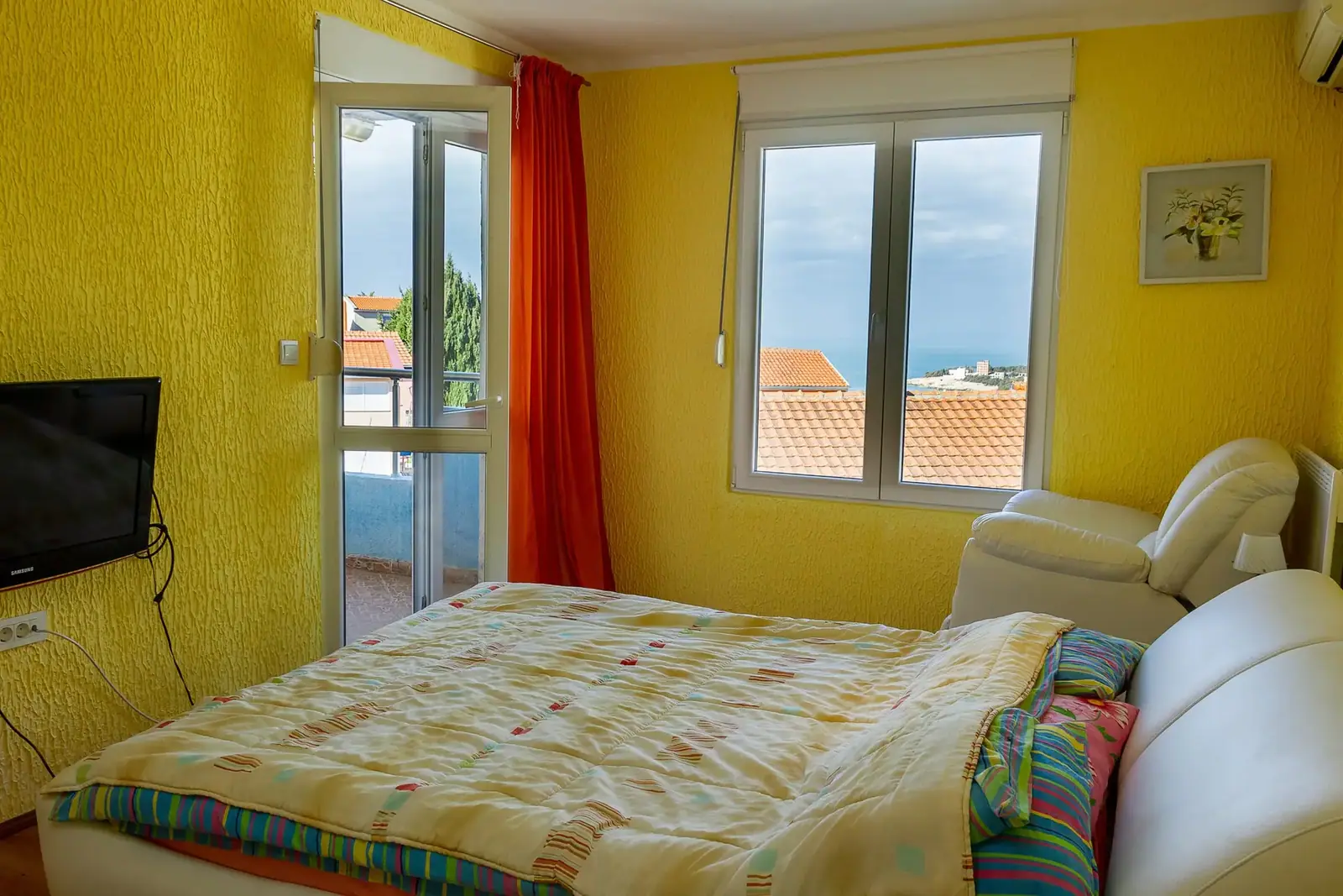 Kuca-na-tri-nivoa-sa-balkonima-i-placom-Kotor-4 Kuća 210 m² – Kotor — fotografija 5