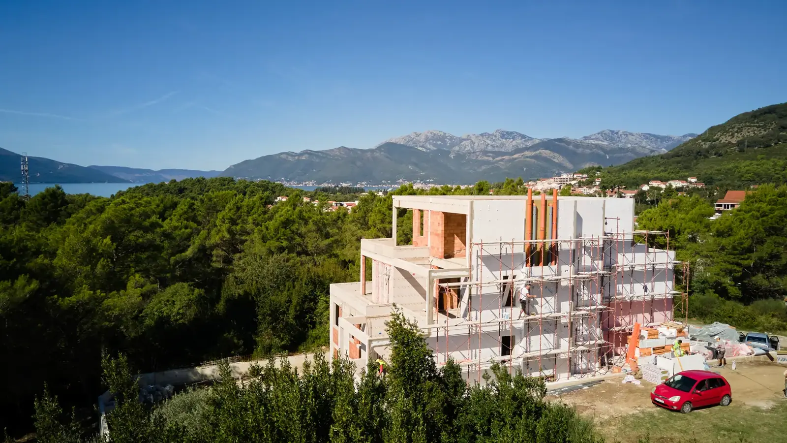 Dvosoban-stan-sa-terasom-i-pogledom-na-more-Tivat Dvosoban stan sa terasom i pogledom na more