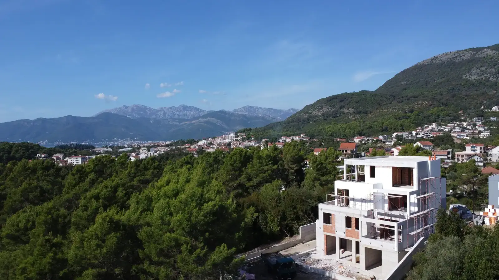 Dvosoban-stan-sa-terasom-i-pogledom-na-more-Tivat-2 Dvosoban stan 90 m² – Tivat — fotografija 3