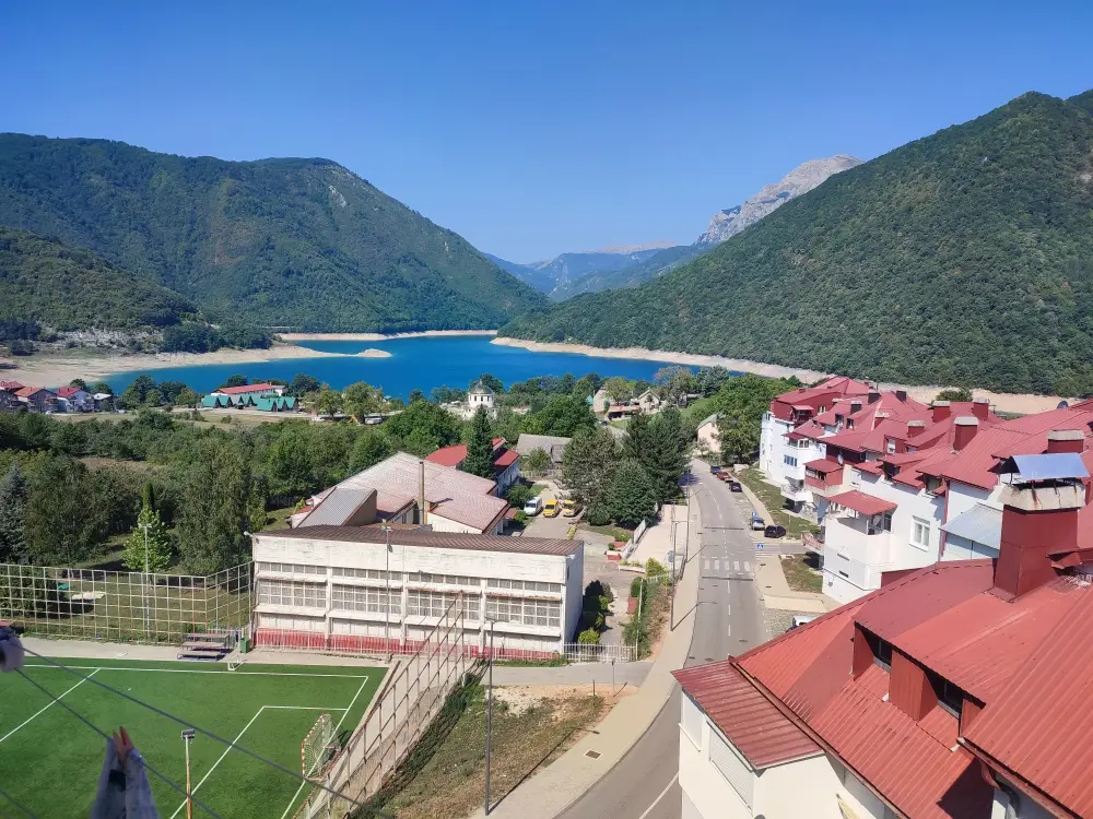 Dvosoban-stan-u-centru-Pluzina-4 Dvosoban stan u centru Plužina sa pogledom na Pivsko jezero — fotografija 5