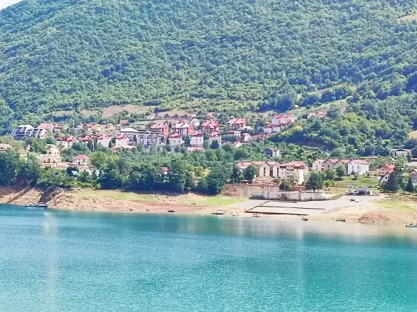 Dvosoban stan u centru Plužina sa pogledom na Pivsko jezero — fotografija 6