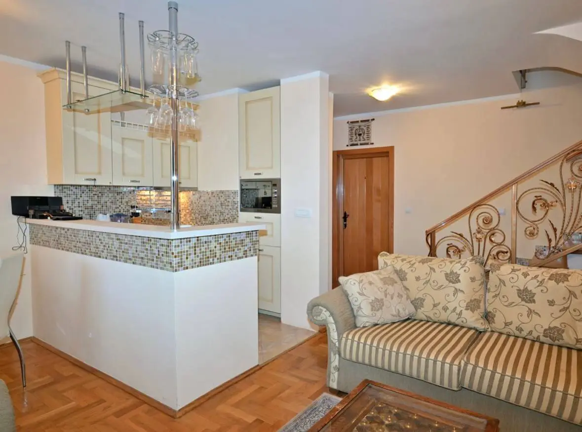 Dvosoban-dupleks-stan-u-Budvi-1 Dvosoban stan 83 m² – Budva — fotografija 2