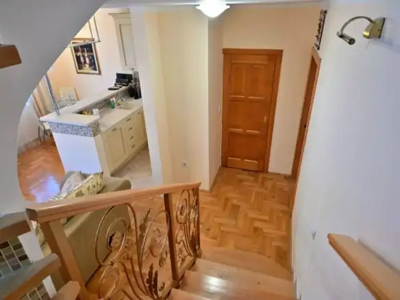 Dvosoban stan 83 m² – Budva — fotografija 3