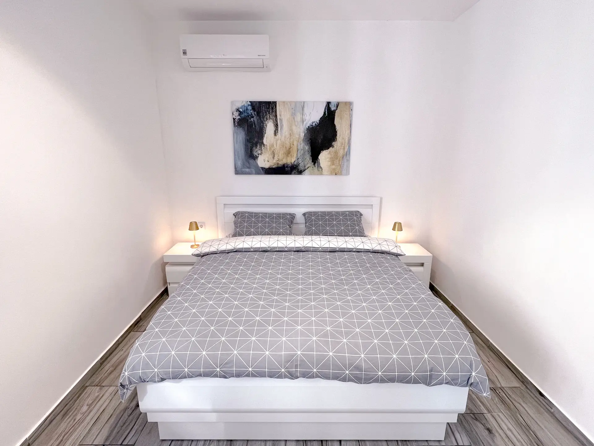 Dvosoban-penthaus-sa-krovnom-terasom-u-Tivtu-2 Dvosoban stan 55 m² – Tivat — fotografija 3