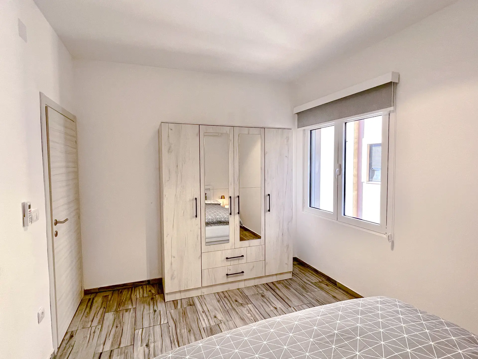 Dvosoban-penthaus-sa-krovnom-terasom-u-Tivtu-3 Dvosoban stan 55 m² – Tivat — fotografija 4