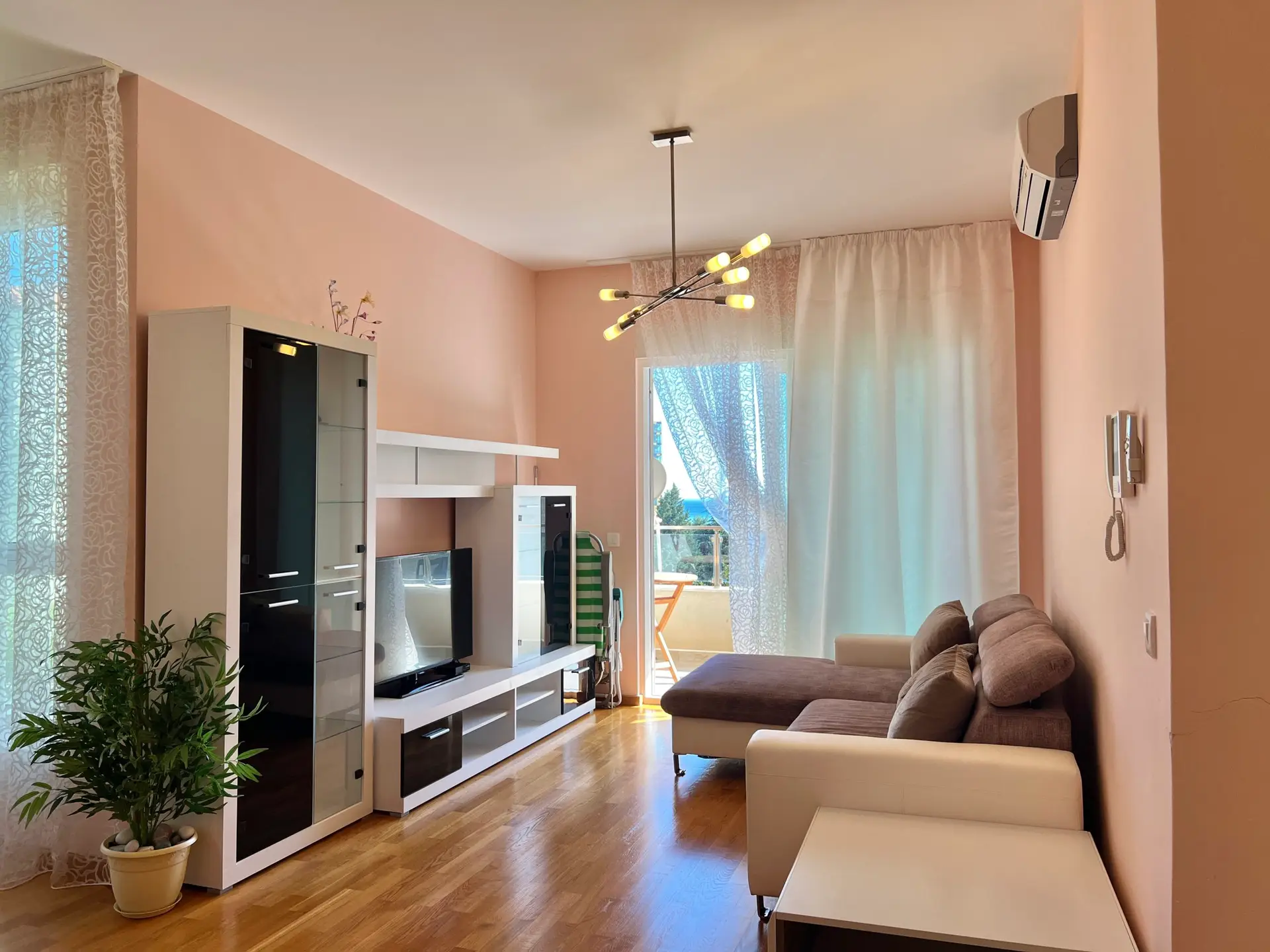 Dvosoban-stan-s-pogledom-na-more-u-Becicima-Budva-2 Dvosoban stan 73 m² – Bečići, Budva — fotografija 3