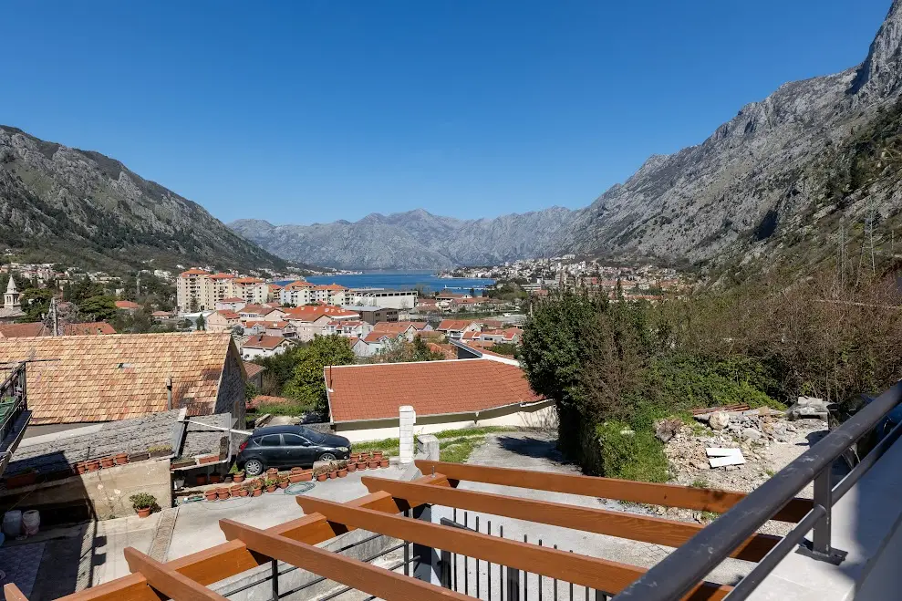 Kuca-sa-pogledom-na-more-i-Stari-grad-Kotor Kuća sa pogledom na more i Stari grad