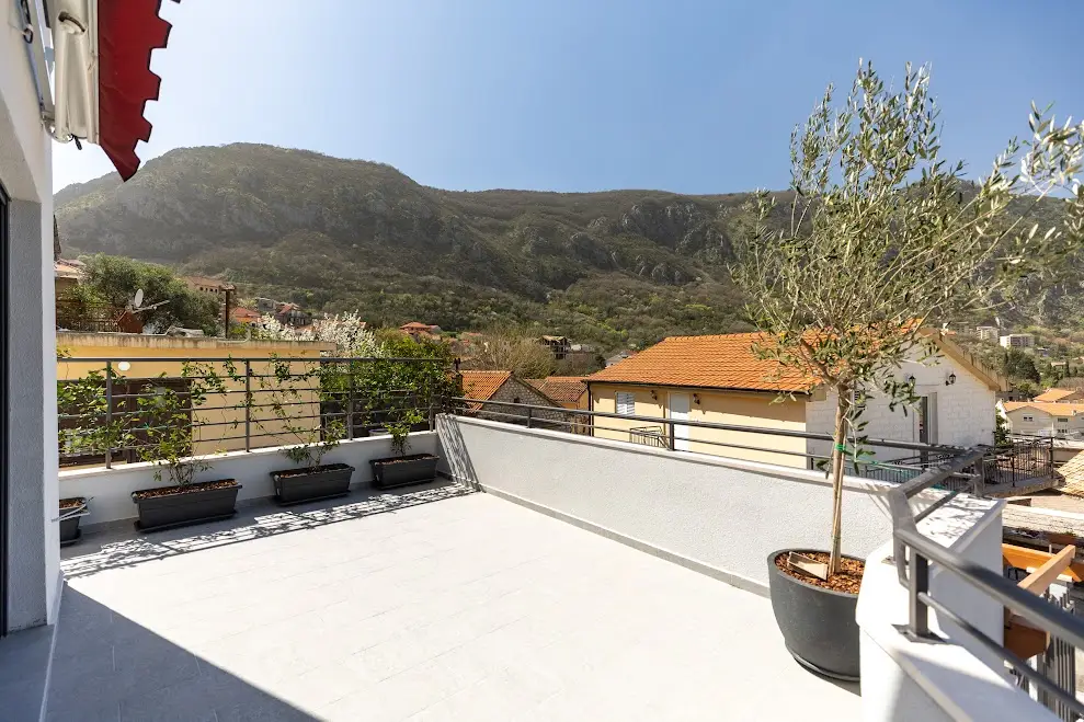 Kuca-sa-pogledom-na-more-i-Stari-grad-Kotor-3 Kuća 125 m² – Škaljari, Kotor — fotografija 4