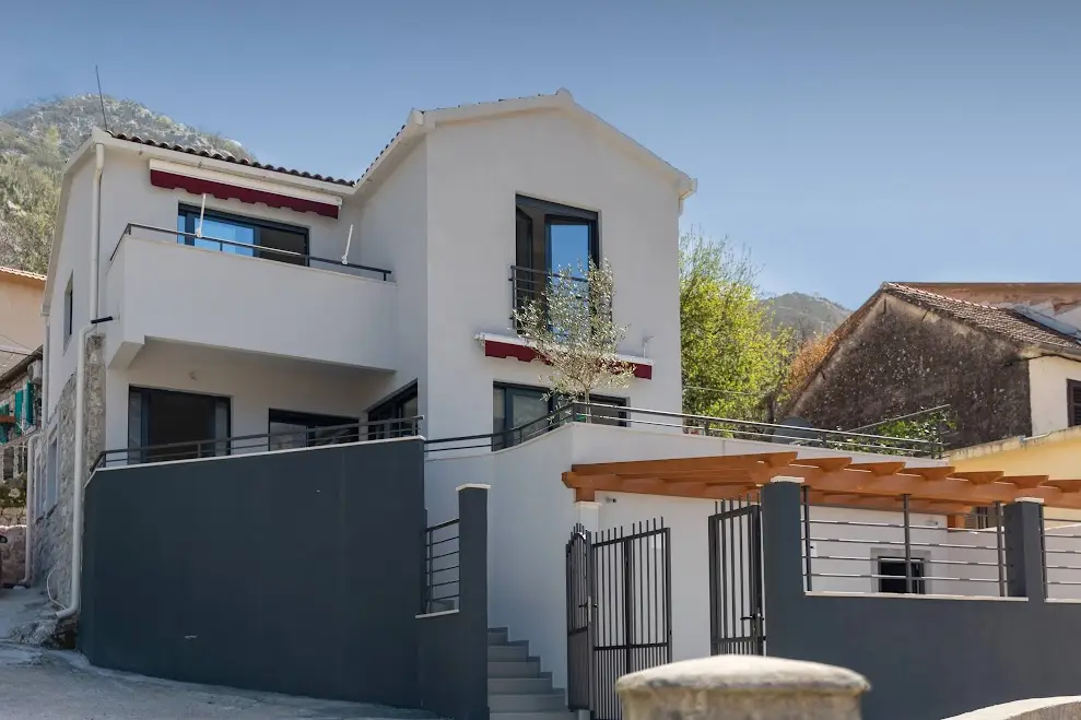 Kuca-sa-pogledom-na-more-i-Stari-grad-Kotor-4 Kuća 125 m² – Škaljari, Kotor — fotografija 5