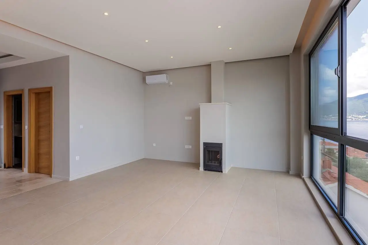 Kuca-sa-bazenom-u-Krasicima-Tivat-1 Kuća 200 m² – Krašići, Tivat — fotografija 2