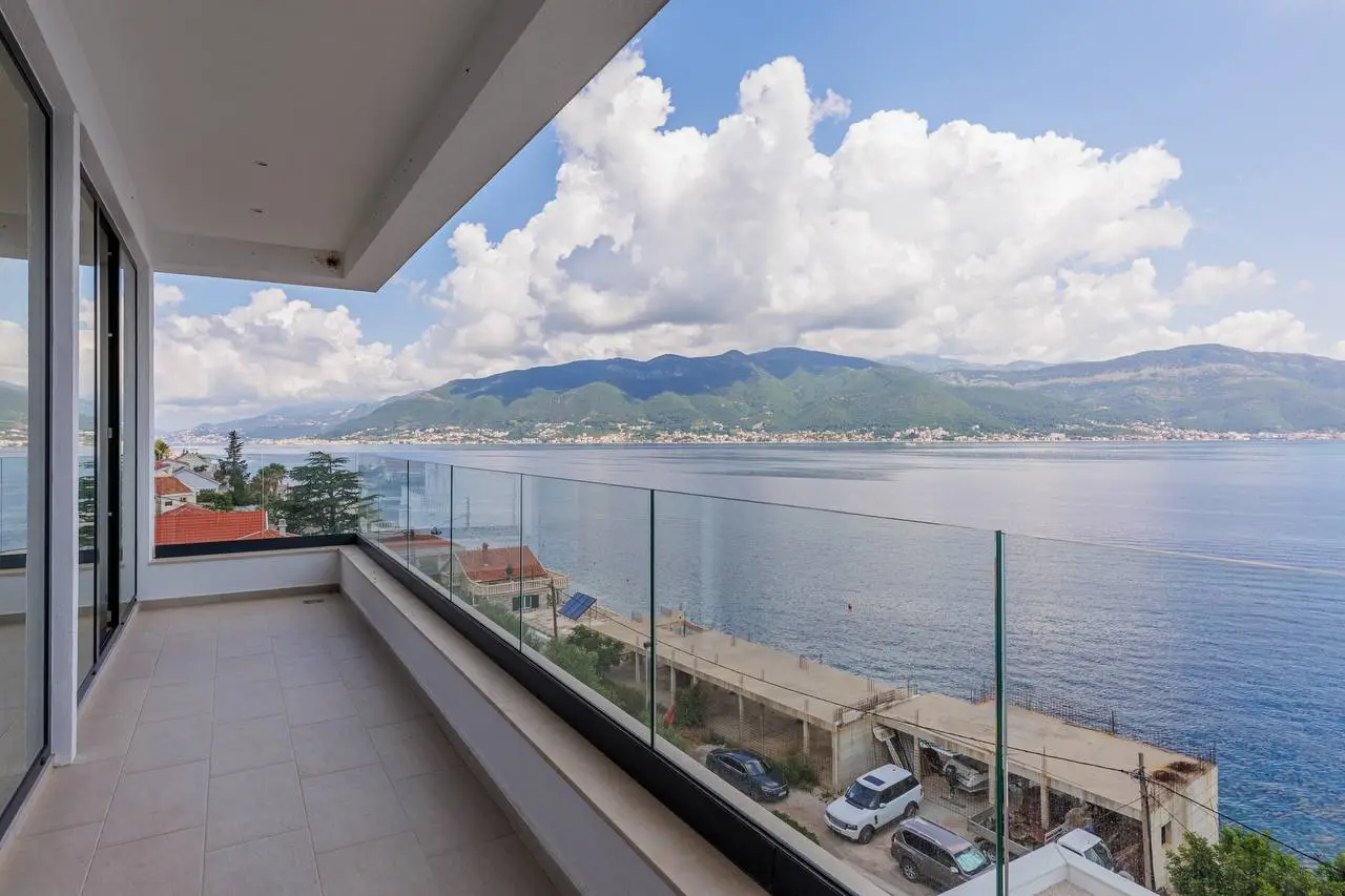 Kuca-sa-bazenom-u-Krasicima-Tivat-2 Kuća 200 m² – Krašići, Tivat — fotografija 3