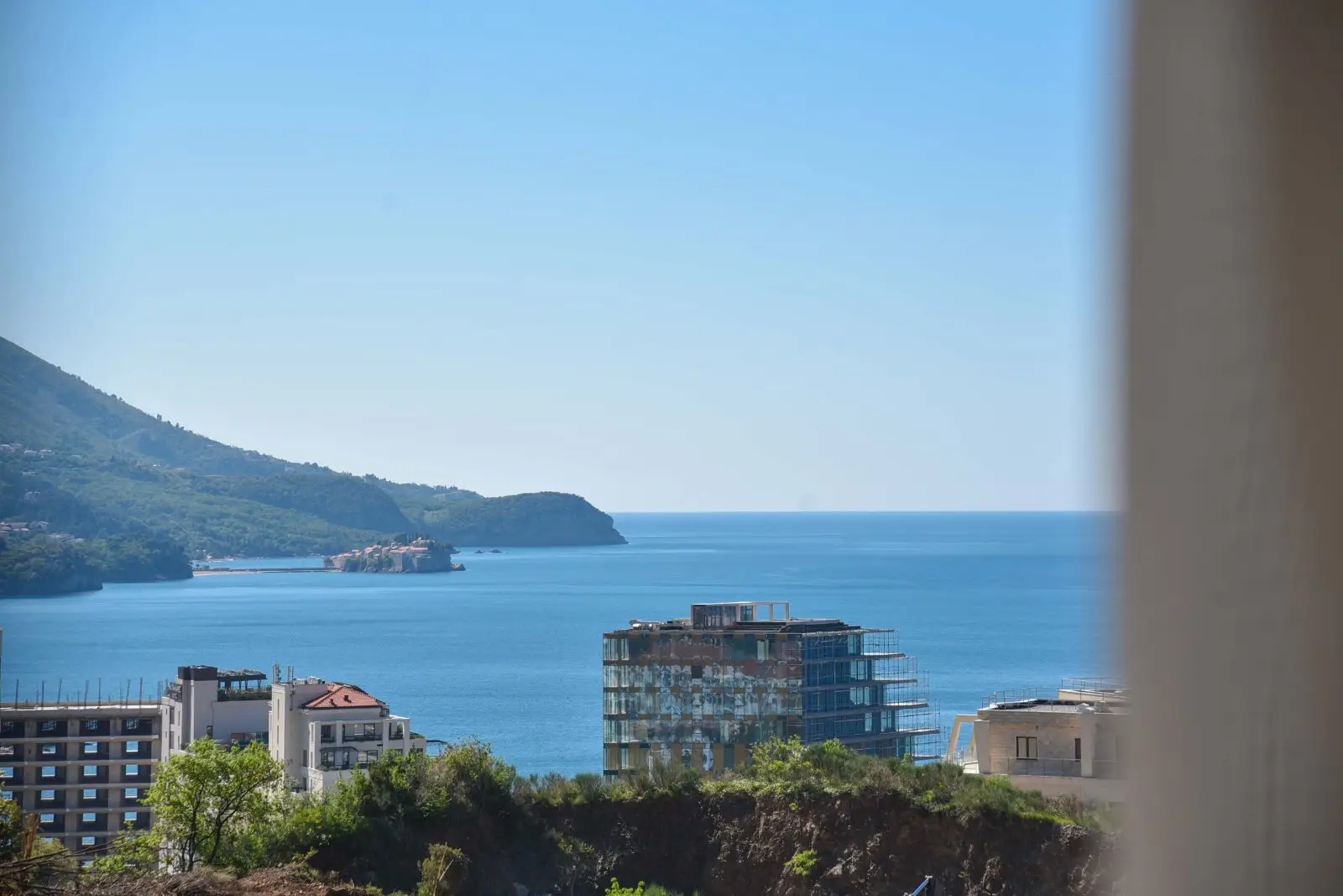 Jednosoban-stan-sa-pogledom-na-more-u-Becicima-Budva-1 Jednosoban stan 43 m² – Bečići, Budva — fotografija 2