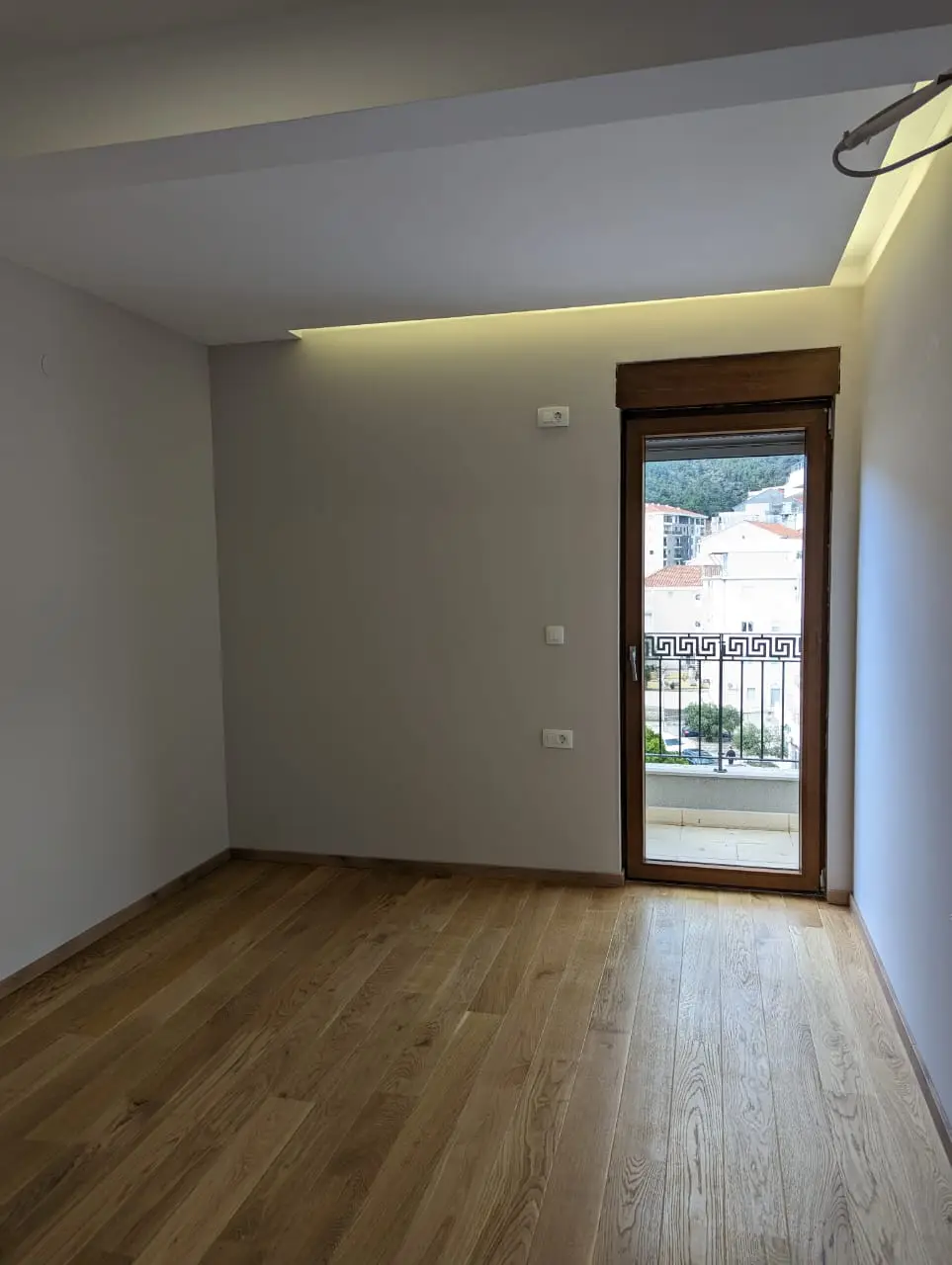 Dvosoban-penthouse-sa-terasom-i-garazom-u-Budvi-8 Dvosoban stan 140 m² – Budva — fotografija 9