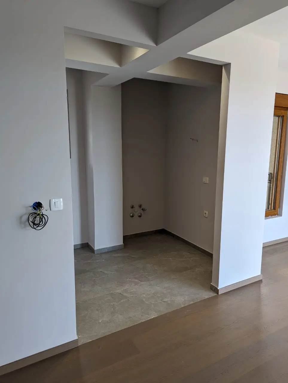 Dvosoban-penthouse-sa-terasom-i-garazom-u-Budvi-9 Dvosoban stan 140 m² – Budva — fotografija 10