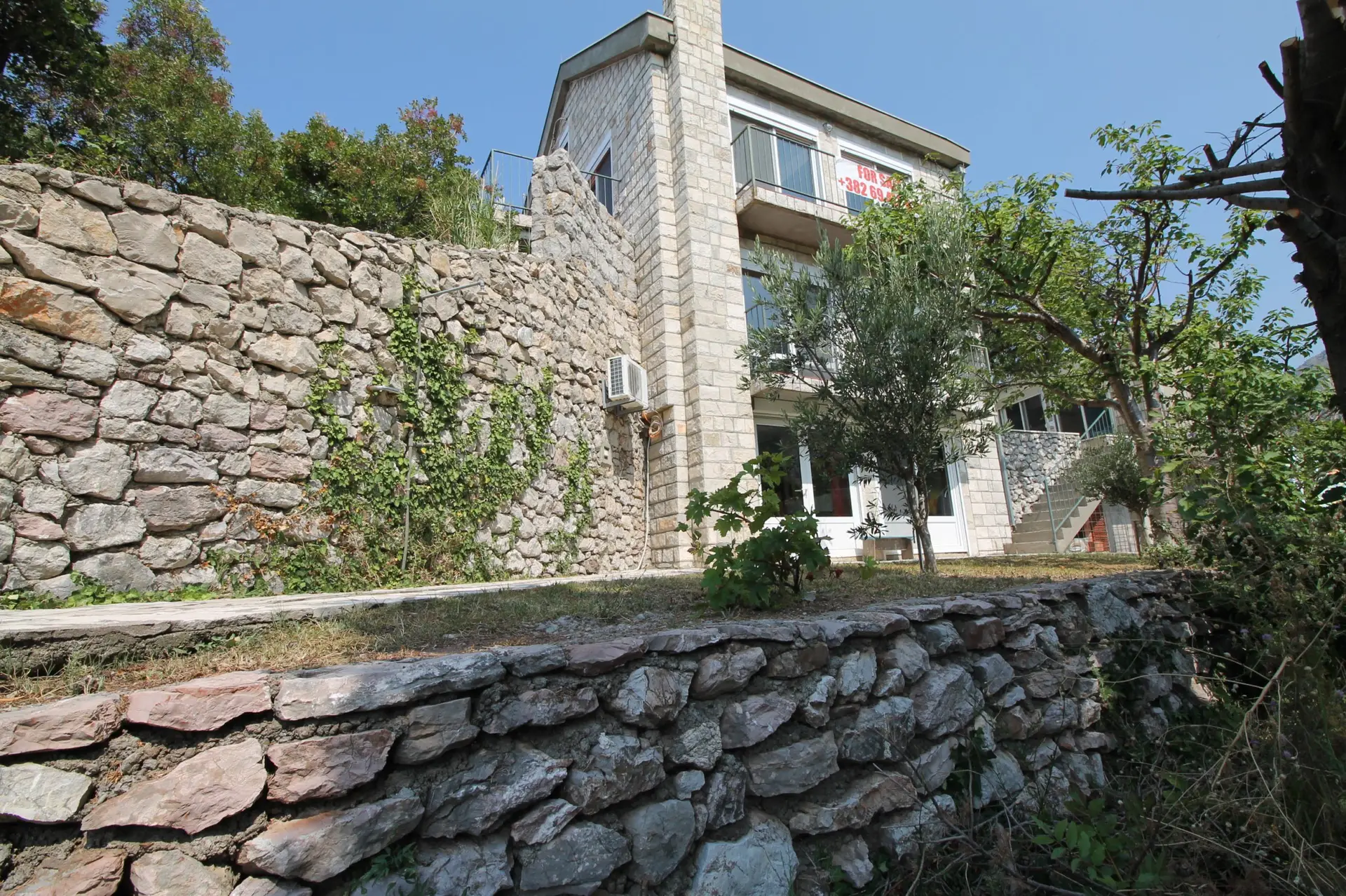 Kamena-kuca-sa-bazenom-u-Rezevicima-Budva-4 Kuća 210 m² – Reževići, Budva — fotografija 5
