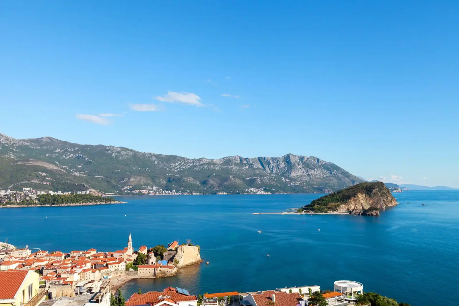 Trosoban-stan-sa-pogledom-na-Stari-Grad-Budva Trosoban stan sa pogledom na Stari Grad