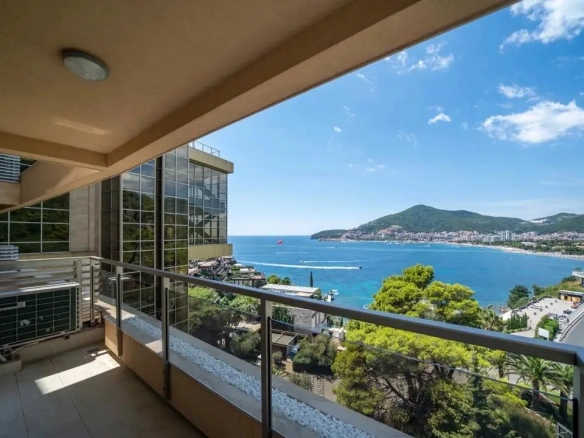 Izdavanje: Trosoban stan 150 m² – Bečići, Budva — fotografija 3
