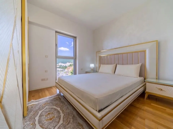 Izdavanje: Trosoban stan 150 m² – Bečići, Budva — fotografija 4