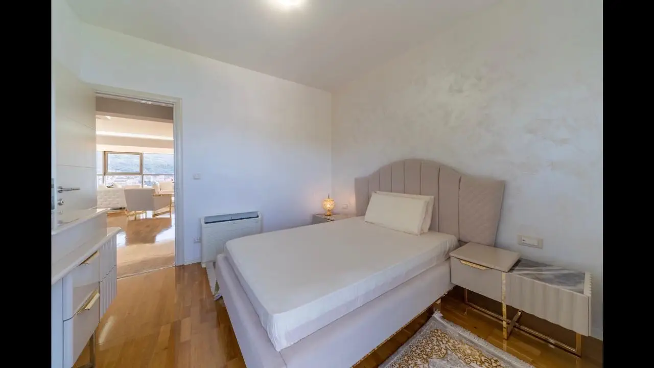 Izdavanje: Trosoban stan 150 m² – Bečići, Budva — fotografija 5