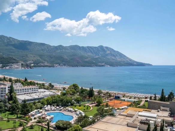 Izdavanje: Trosoban stan 150 m² – Bečići, Budva — fotografija 10