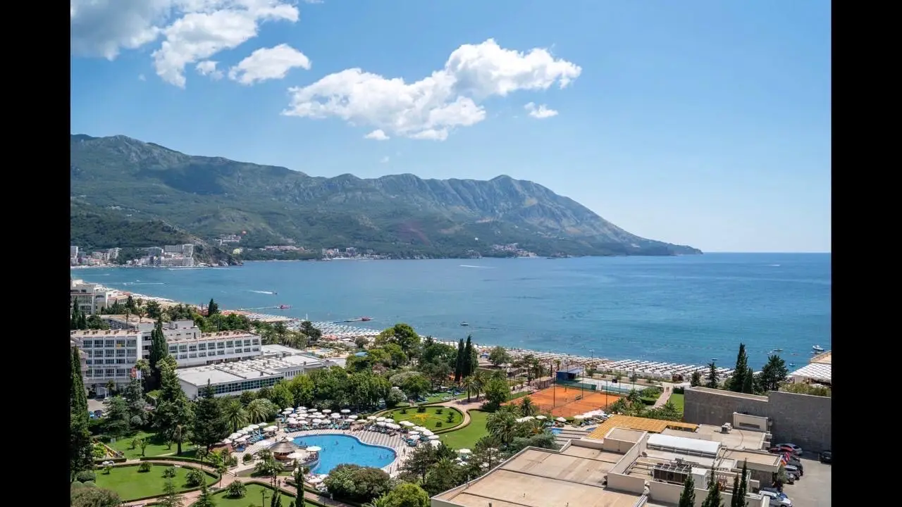 Izdavanje: Trosoban stan 150 m² – Bečići, Budva — fotografija 10