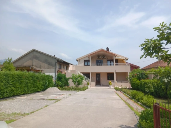 Izdavanje: Kuća 180 m² – Podgorica — fotografija 2