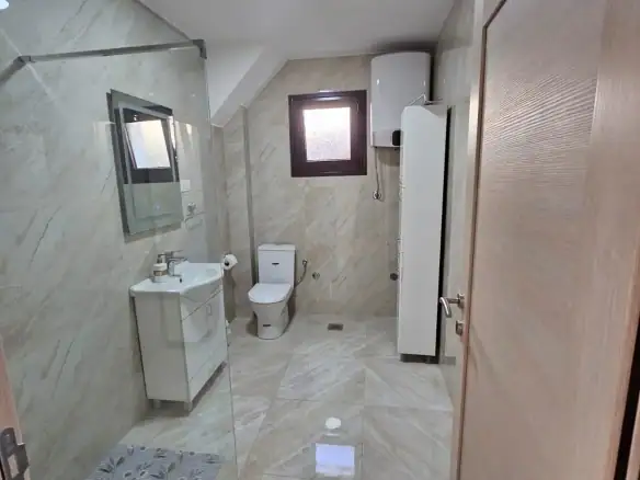 Izdavanje: Kuća 180 m² – Podgorica — fotografija 5