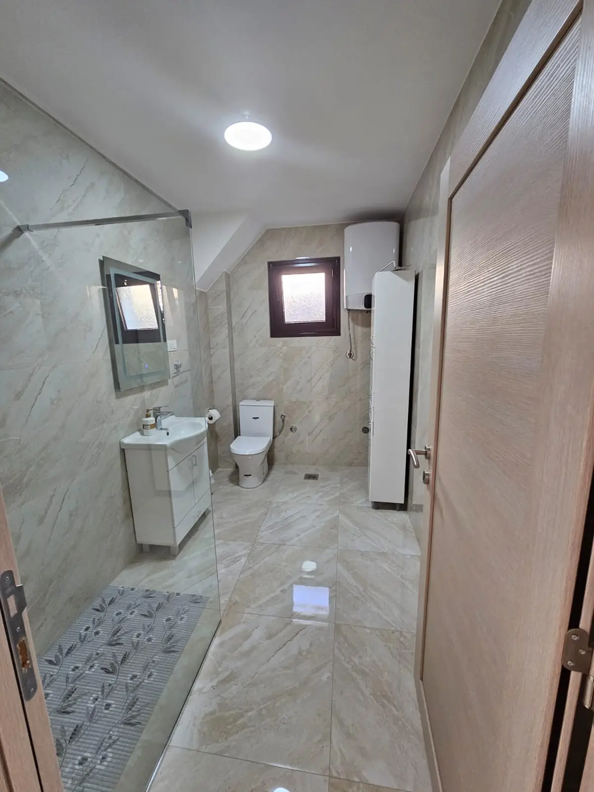 Kuca-sa-poslovnim-prostorom-Podgorica-4 Izdavanje: Kuća 180 m² – Podgorica — fotografija 5