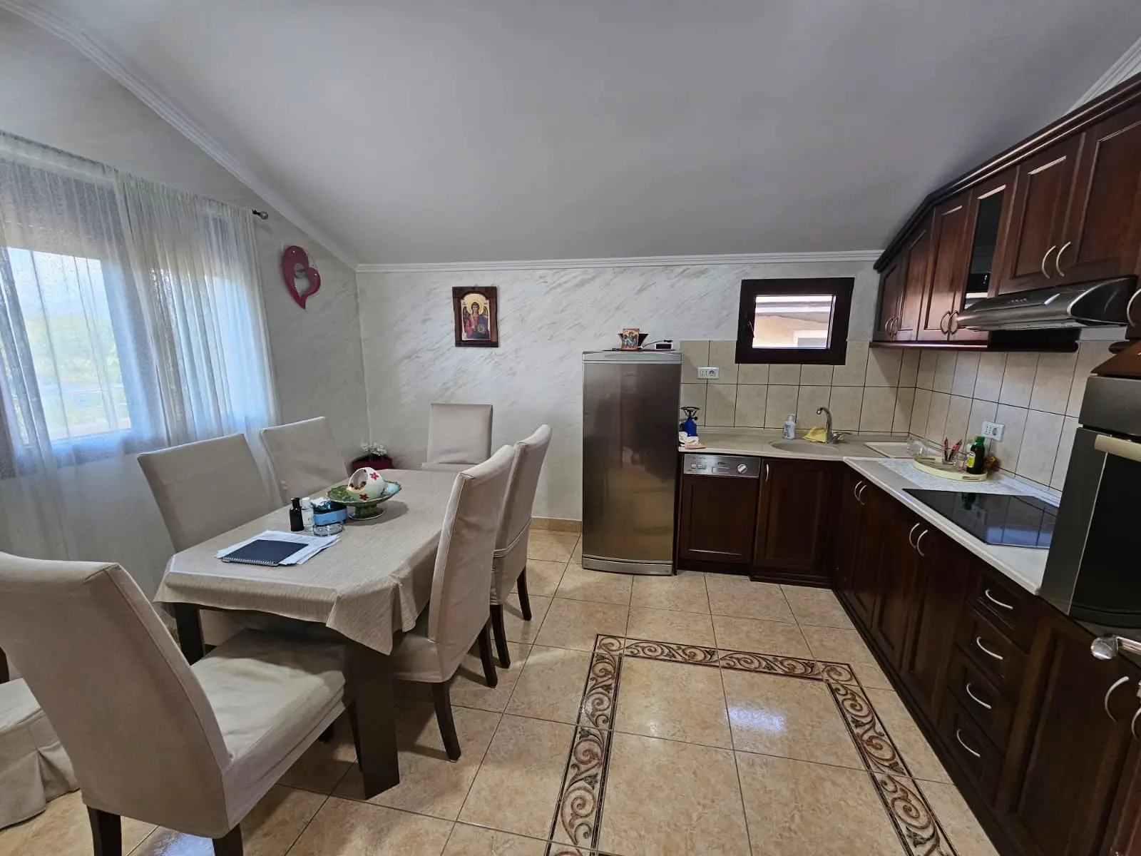 Kuca-sa-poslovnim-prostorom-Podgorica-6 Izdavanje: Kuća 180 m² – Podgorica — fotografija 7