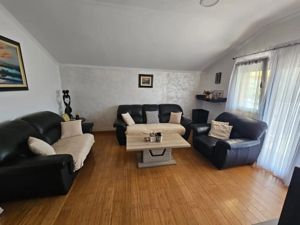 Izdavanje: Kuća 180 m² – Podgorica — fotografija 8