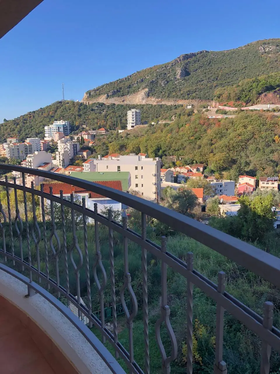 Trosoban-stan-u-Becicima-Budva-1 Trosoban stan 106 m² – Bečići, Budva — fotografija 2