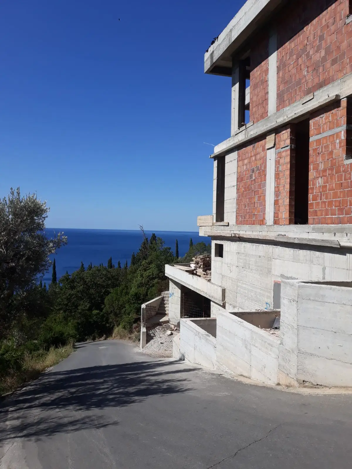 Urbanizovan-plac-u-Rezevicima-Budva Urbanizovan plac u Reževićima