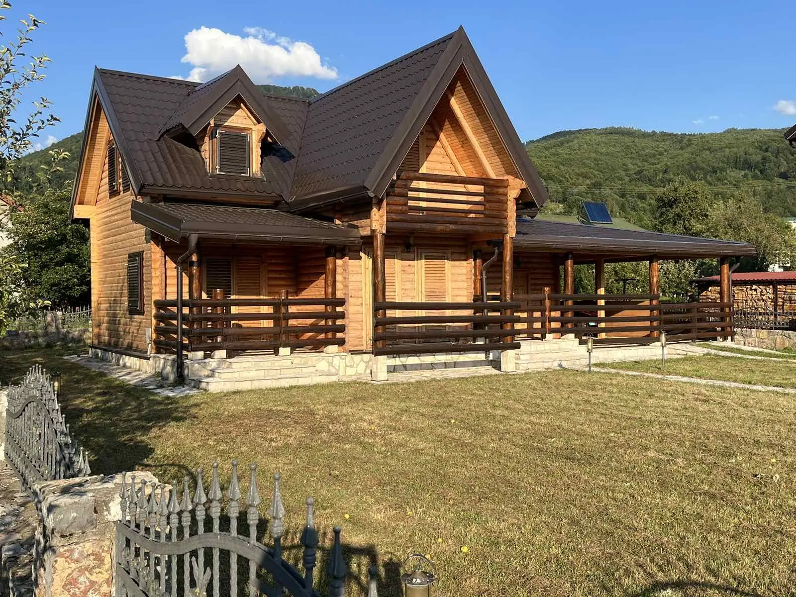 Kuca-sa-dvoristem-i-garazama-u-Kolasinu-8 Kuća 180 m² – Kolašin — fotografija 9