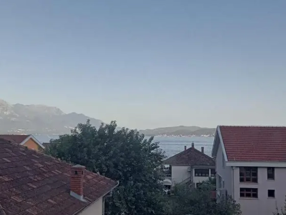 Kuća na tri nivoa u Bijeloj