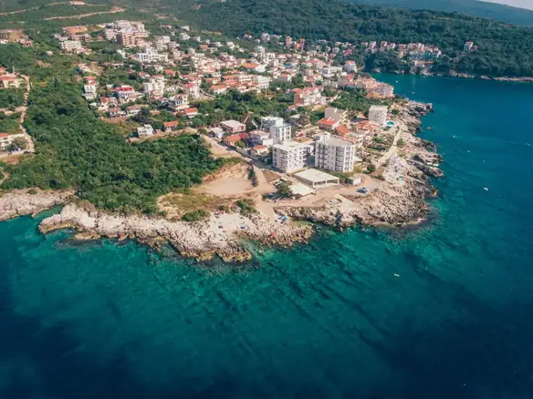 Apartmanski objekat blizu Hladne uvale