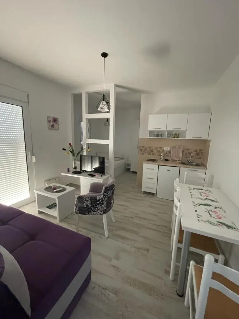 Apartmanski-objekat-blizu-Hladne-uvale-Bar-7 Hotel 400 m² – Utjeha, Bar — fotografija 8