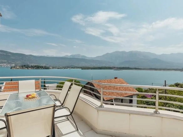 Dvosoban stan 64 m² – Tivat — fotografija 2