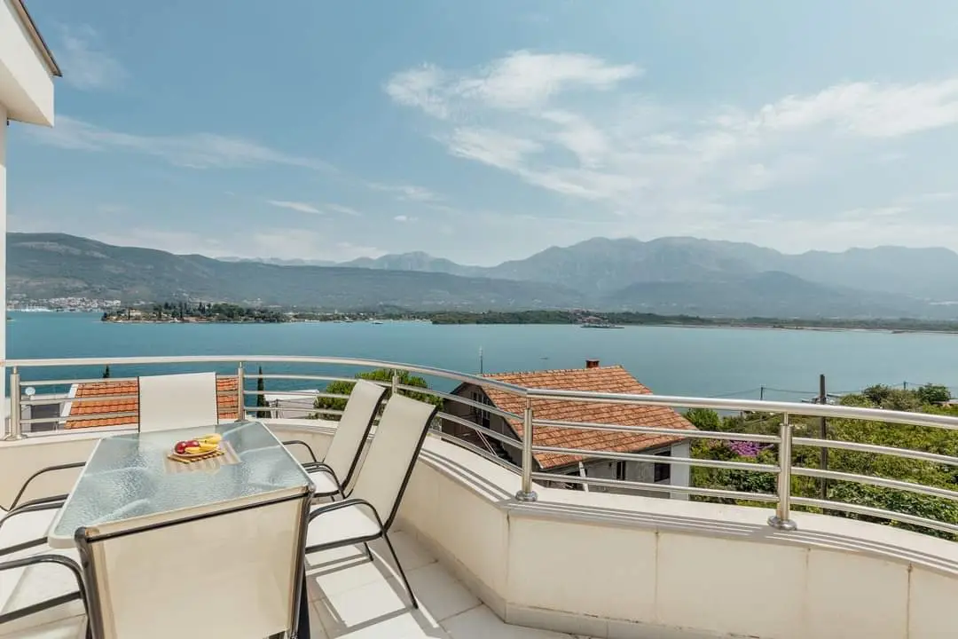 Dvosoban stan 64 m² – Tivat — fotografija 2