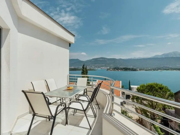 Dvosoban stan 64 m² – Tivat — fotografija 4
