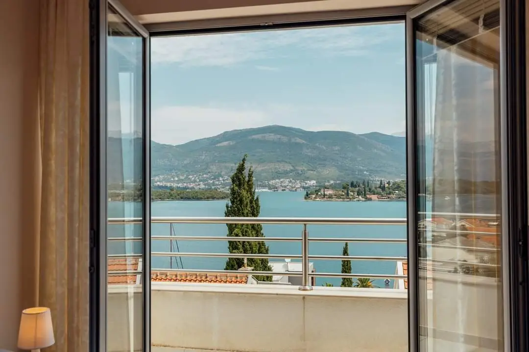 Dvosoban stan 64 m² – Tivat — fotografija 5