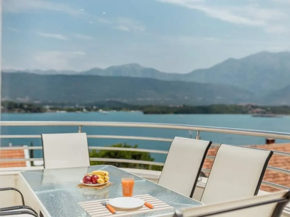Dvosoban stan 64 m² – Tivat — fotografija 10