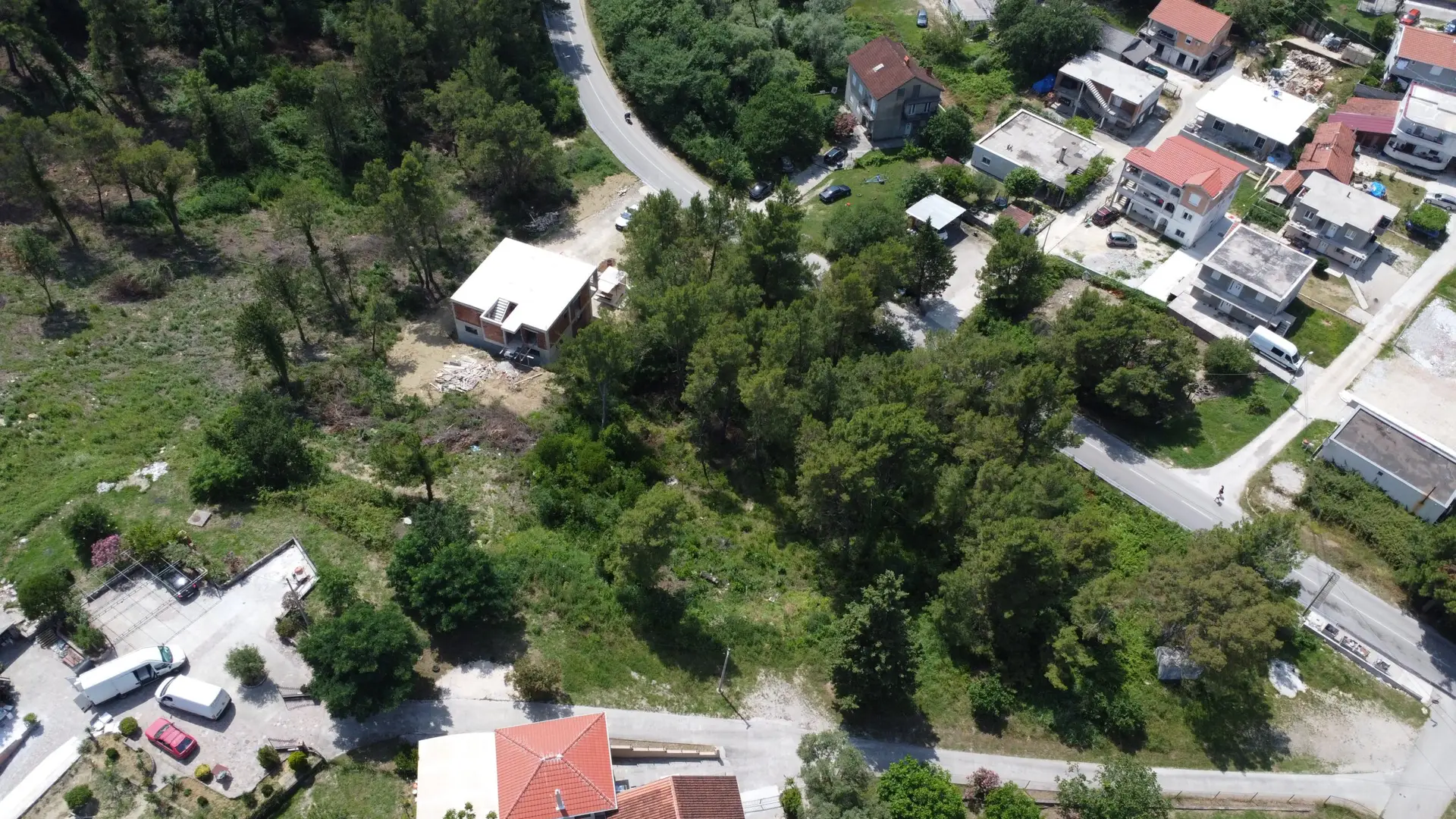 Urbanizovan-plac-za-izgradnju-stambene-zgrade-u-Tivtu-1 Plac – Tivat — fotografija 2